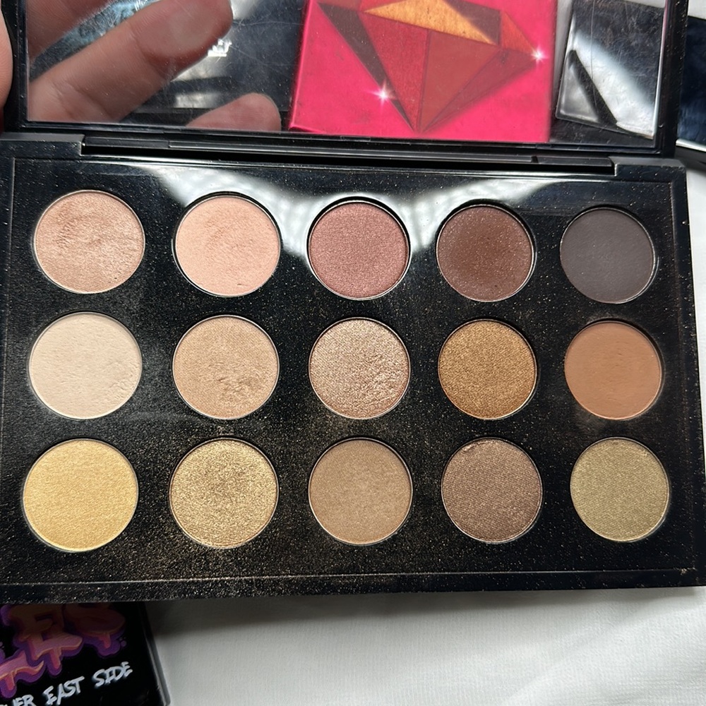 Makeup - Picture 2 of 7